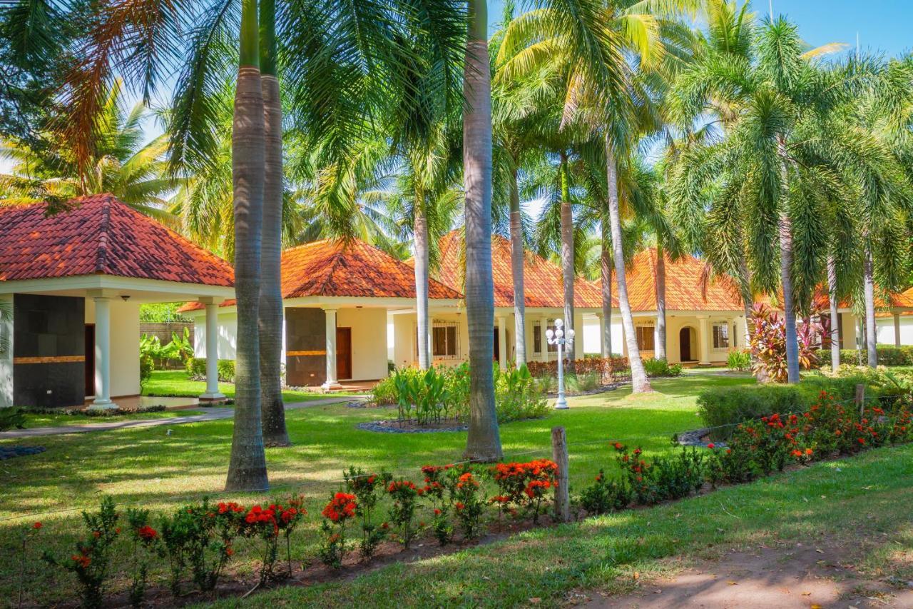 Pato Canales Hotel & Resort San Luis ภายนอก รูปภาพ